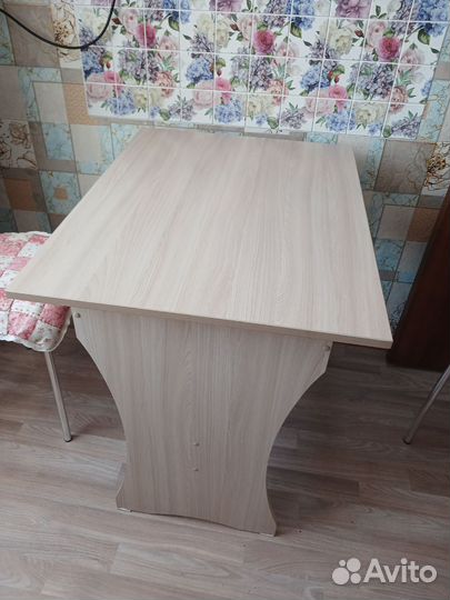 Кухонный стол