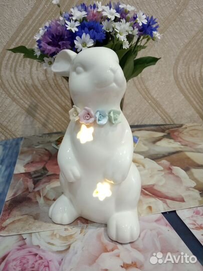 Фарфоровая статуэтка пасхальный кролик