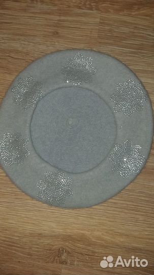 Красивый качественный берет серо-голубого цвета