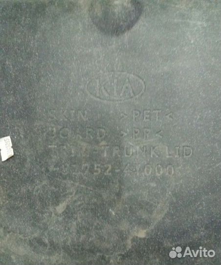 Обшивка крышки багажника Kia Rio 3
