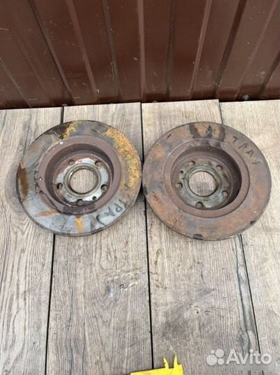 Тормозные диски заднее Opel Astra J 1.6