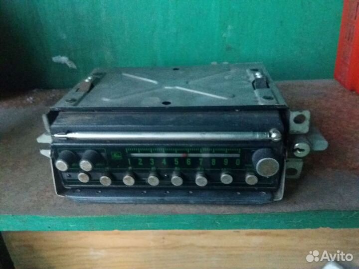 Автомобильный радиоприёмник СССР