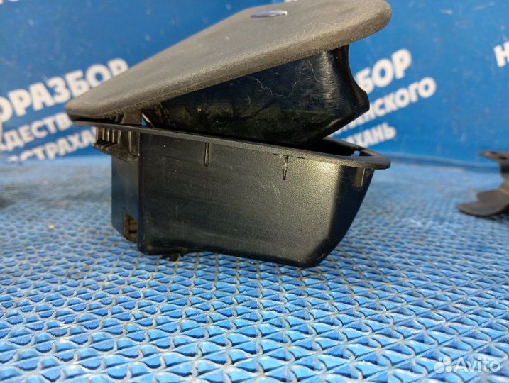 Пепельница Mercedes-Benz W211 седан 2006