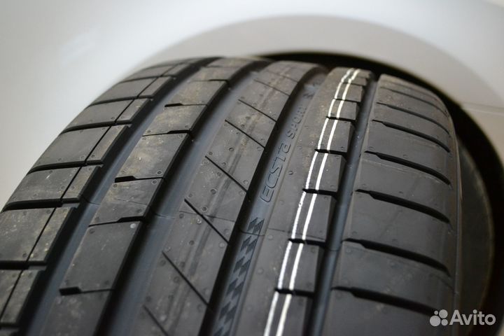 Kumho Ecsta Sport S PS72 225/35 R19 и 265/30 R19 88Y