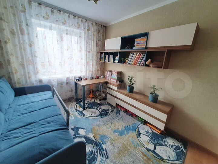 4-к. квартира, 82 м², 4/10 эт.