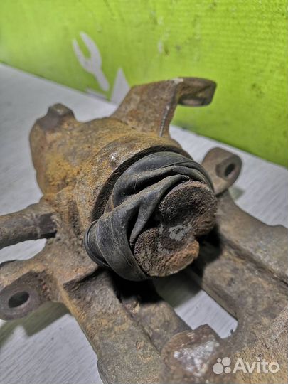 Суппорт задний правый Фольксваген Пассат Б3