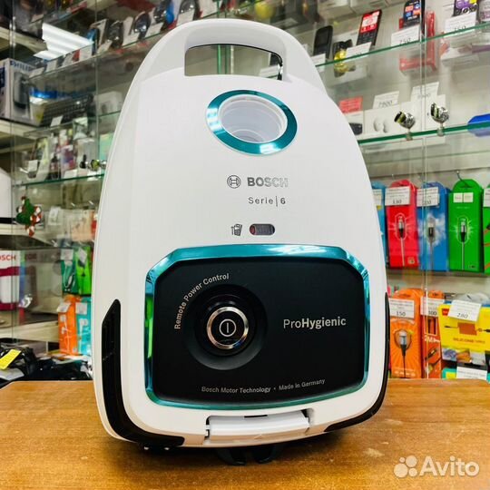 Пылесос с пылесборником Bosch BGL6HYG1