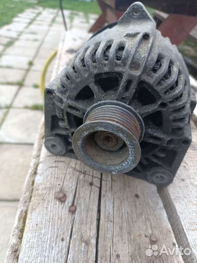 Генератор Renault б/у