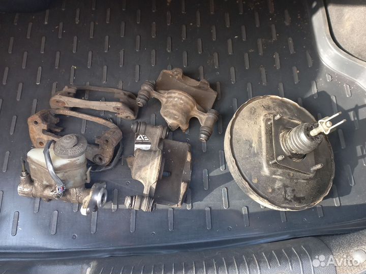 Суппорт передний toyota corolla 1999 года