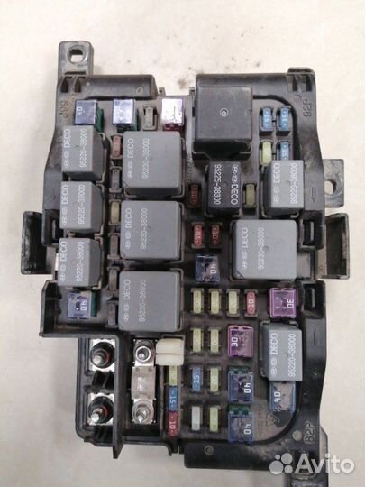 Блок предохранителей под капот Kia Carens FG G4KA