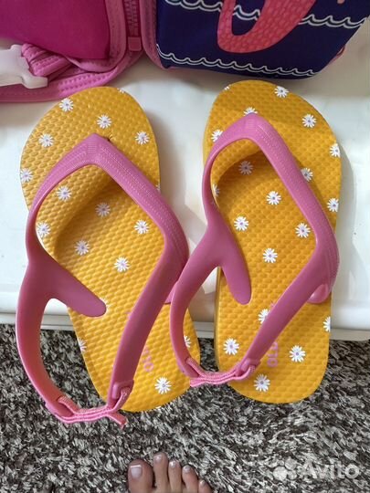 Жилет детский для купания и летние сланцы