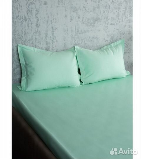 Продам простынь на резинке и наволочки