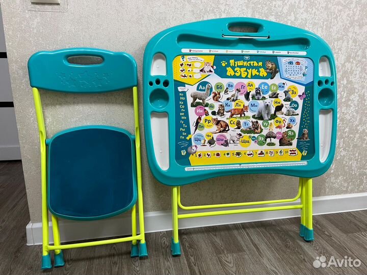 Детский стол и стул для подготовки к школе