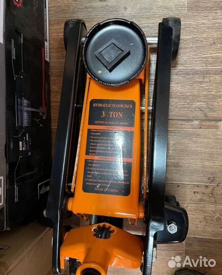 Домкрат гидравлический подкатной 3 т