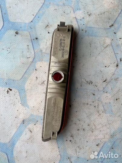 Фонарь указателя поворота левый 30896799