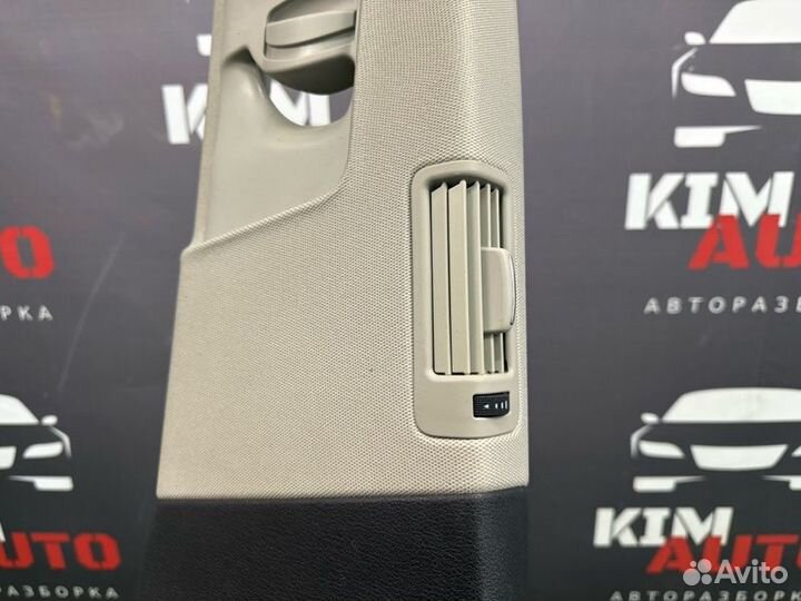 Обшивка стойки правая Audi Q7 4L 4.2 BAR 2007