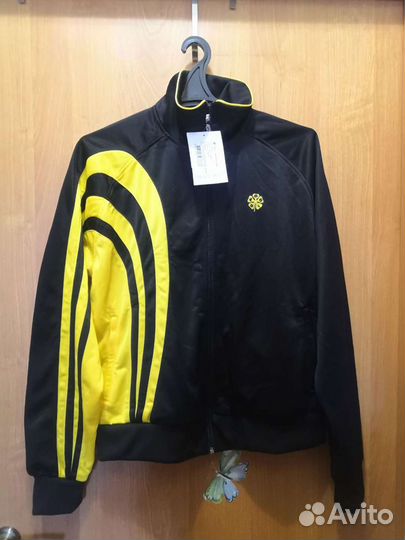 Спортивный женский новый костюм 48 размера