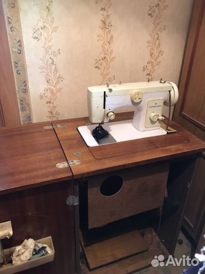 Швейная машина Чайка 142
