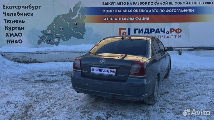 Кронштейн передней балки левый Toyota Avensis (T250) 52258-05020