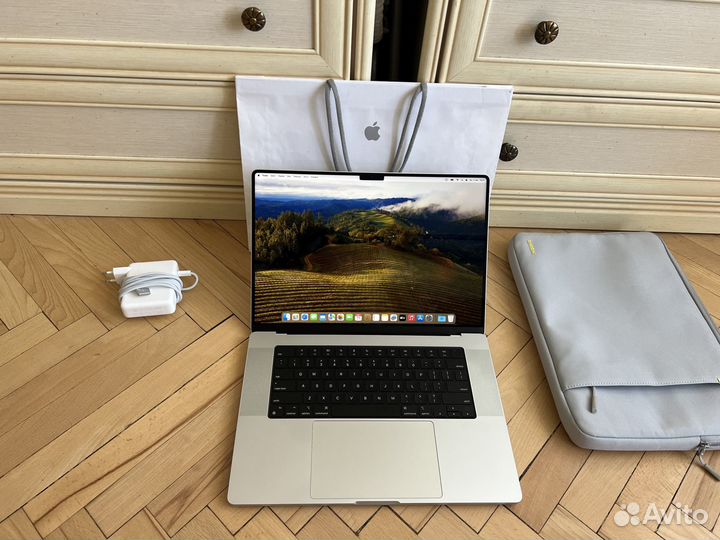 MacBook Pro 16 2023 M2 16Gb 1Tb Silver Как новый