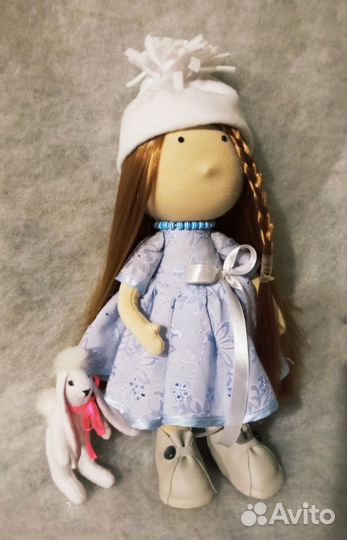 Кукла из ткани с игрушкой