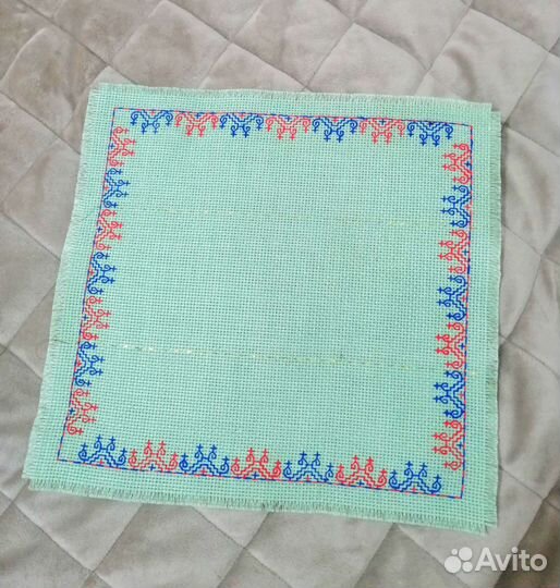 Салфетка с вышивкой
