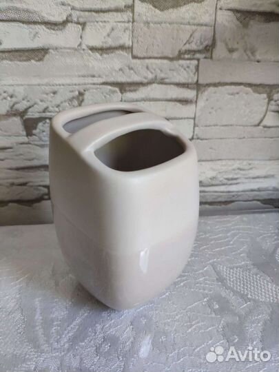 Стаканы (подставки) для зубных щеток