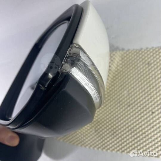 Зеркало заднего вида правое Toyota Rav4 axaa52