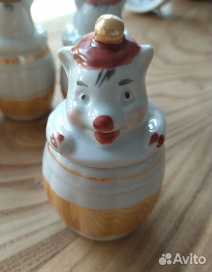 Посуда из разных сервизов