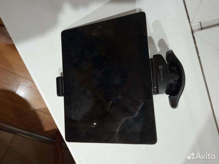 Держатель для планшета в автомобиль