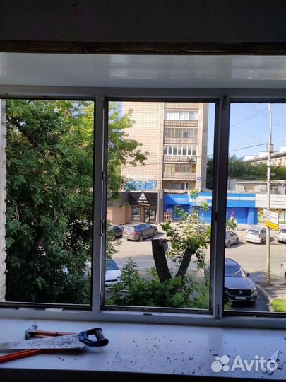 Пластиковое трехстворчатое окно, б/у