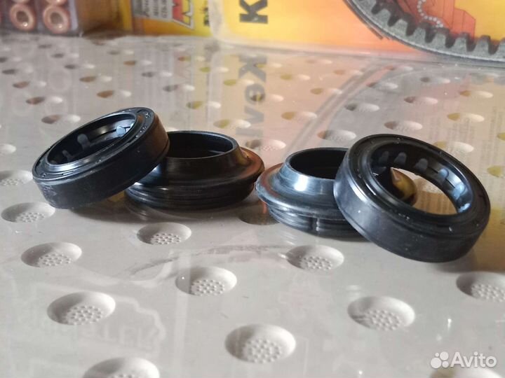 Сальники передней вилки на мопед