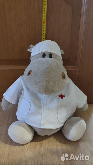 Мягкая игрушка бегемот-доктор