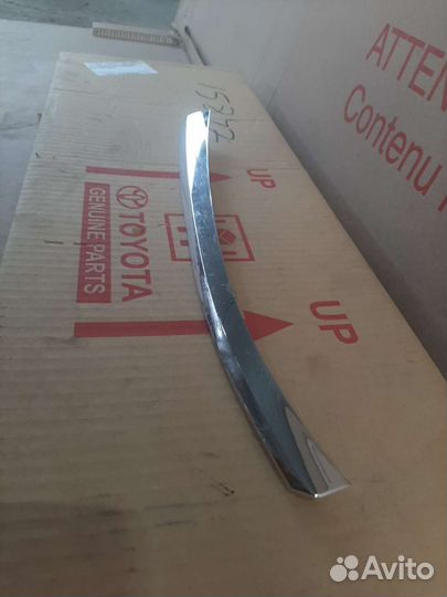 Хром решетки радиатора Toyota Camry