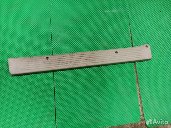 Накладка порога зад левая Kia Carnival 2002-2006