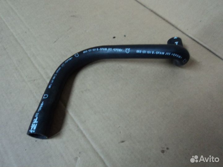 Шланг радиатора охлаждения верхний VW Polo 3
