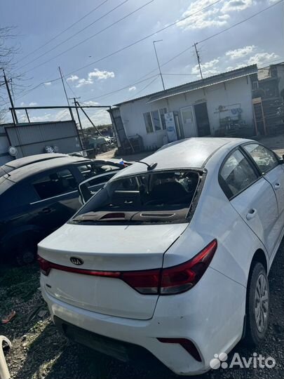 В разборке кио рио 4