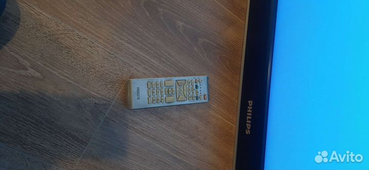 Телевизор Philips uvsh lc 370wx1- sl04