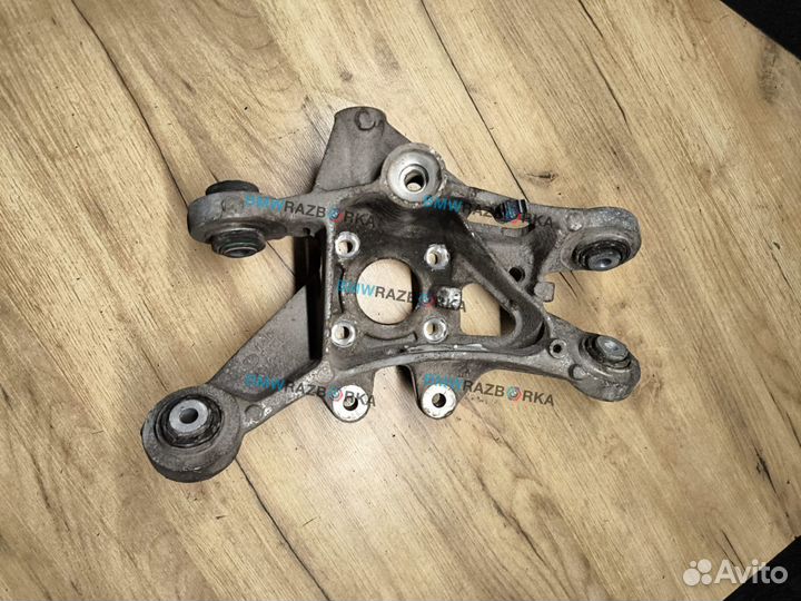 Кулак задний левый BMW i8 I12 2015 6858233