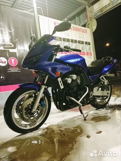 Мотоцикл yamaha Fzs600