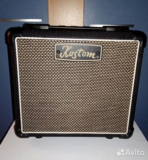 Гитарный комбоусилитель