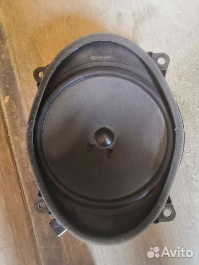 Задний динамик в полку Toyota Camry 55 50 2016г
