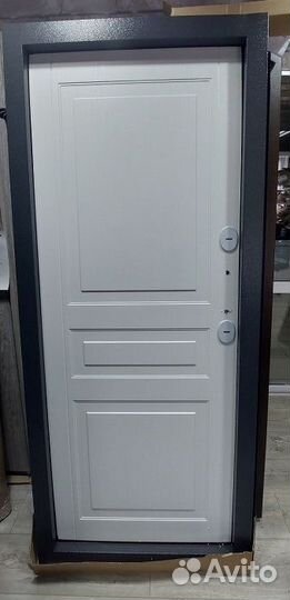 Дверь уличная с терморазрывом (металл/мдф)
