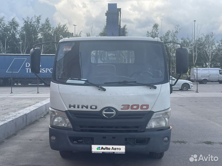 Hino 300 (Dutro) с КМУ, 2012