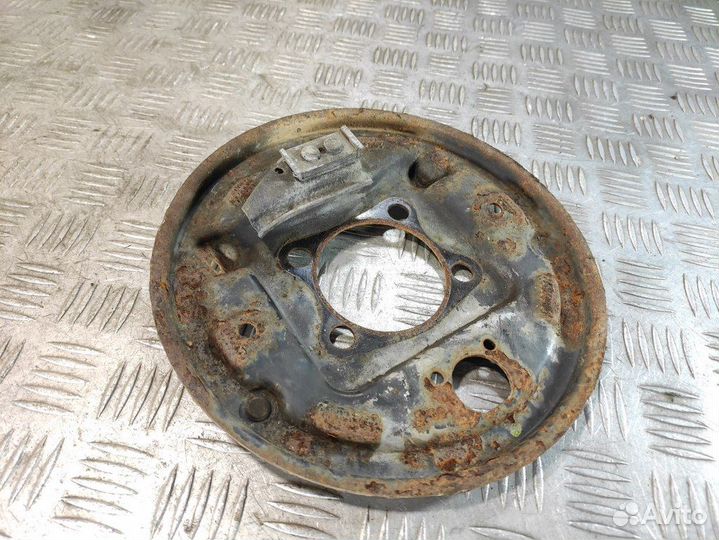 Щит опорный Toyota Yaris 2005 2011