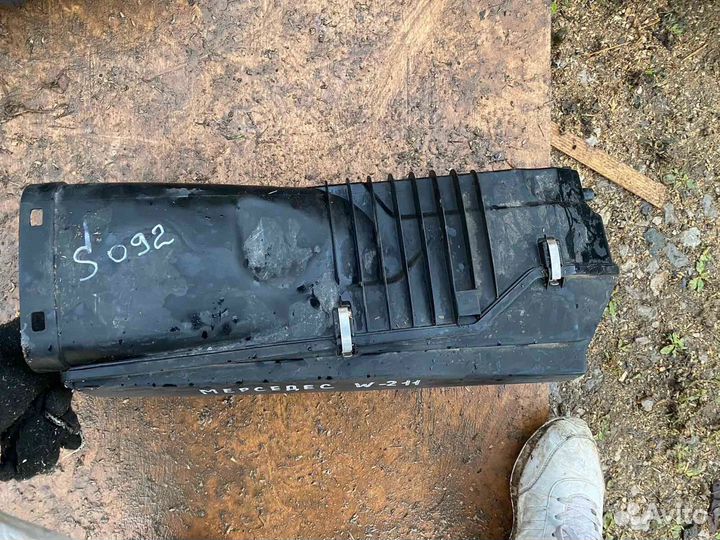 Корпус воздушного фильтра Mercedes W211