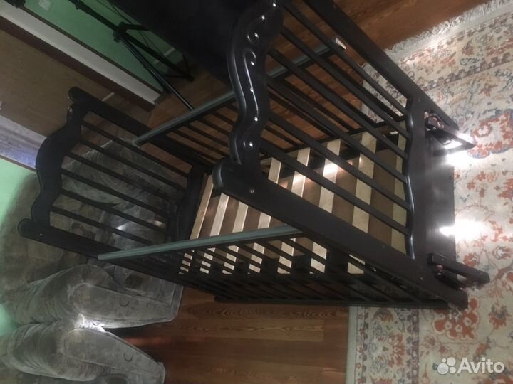 Детская кровать с маятником