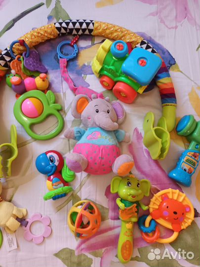 Развивающие игрушки для малышей пакетом