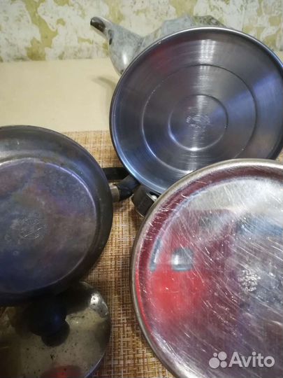 Чайники разные, подносы Жостово