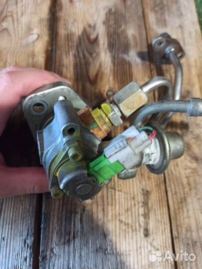 Топливный насос Toyota Avensis 1azfse